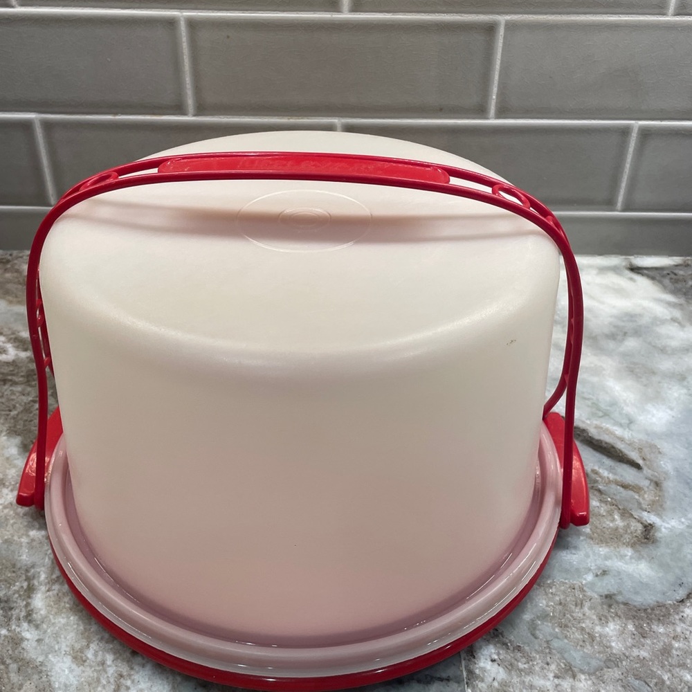 Vintage Tupperware cake holder